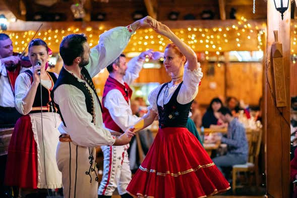 Dinner With Folk Show and Open Bar